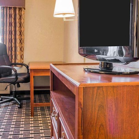 Quality Inn Grand Rapids North Walker Bagian luar foto