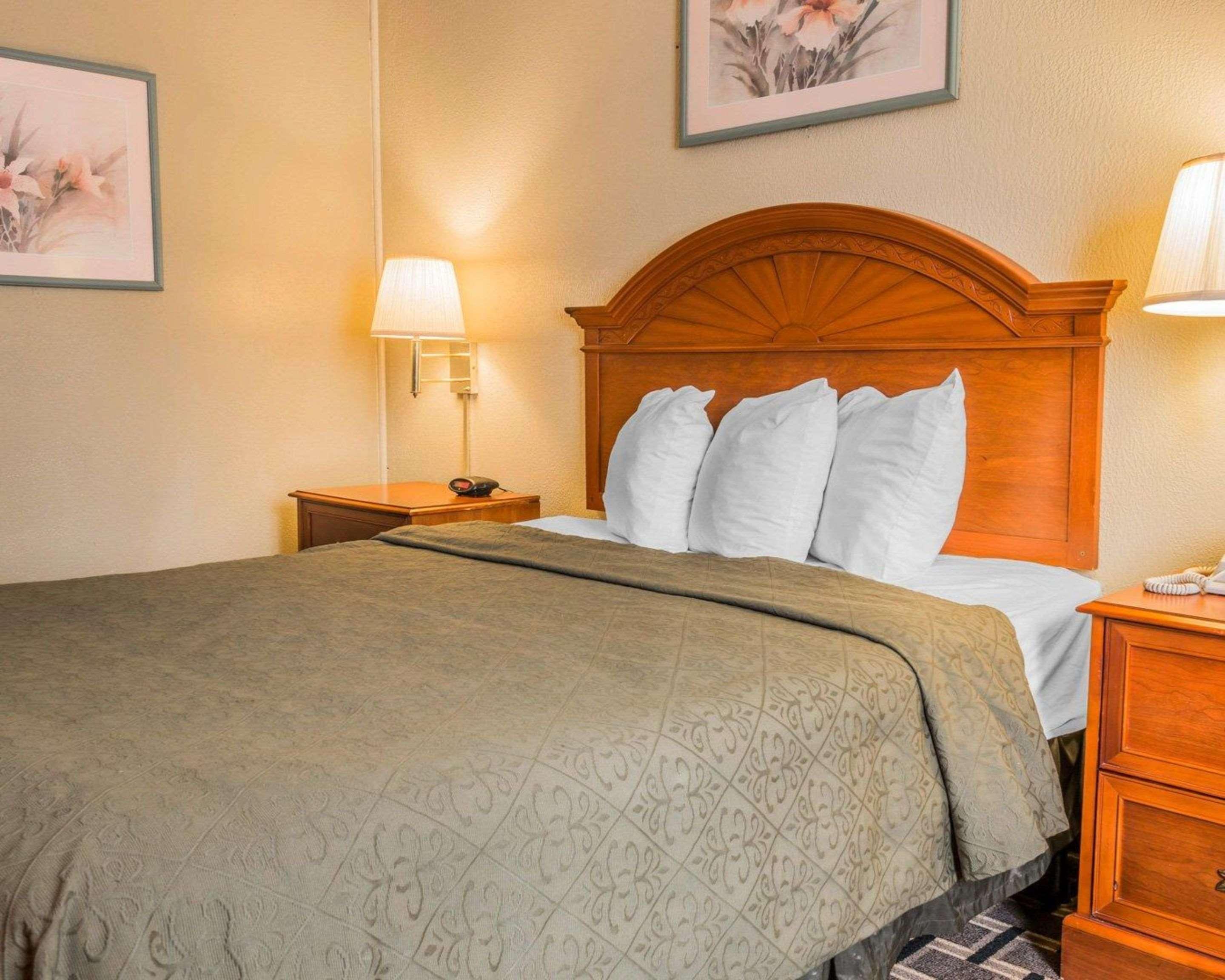 Quality Inn Grand Rapids North Walker Bagian luar foto
