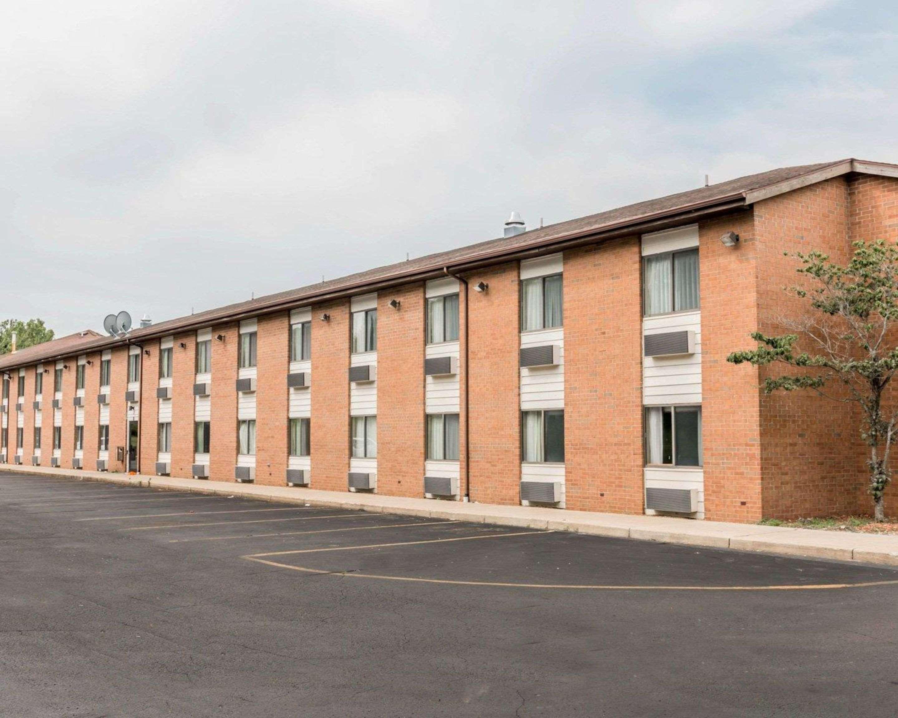 Quality Inn Grand Rapids North Walker Bagian luar foto