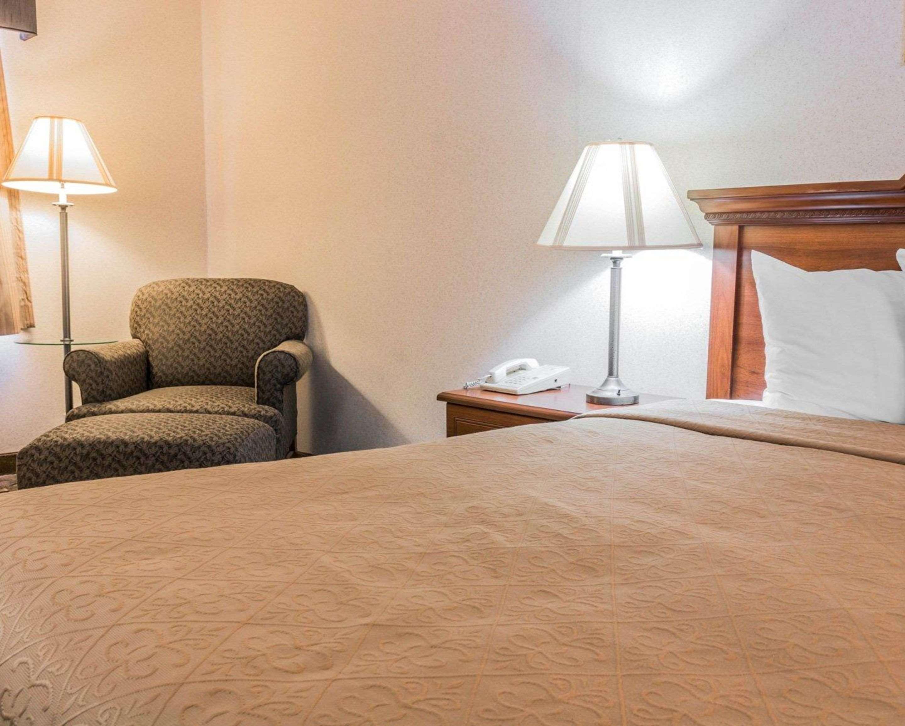 Quality Inn Grand Rapids North Walker Bagian luar foto