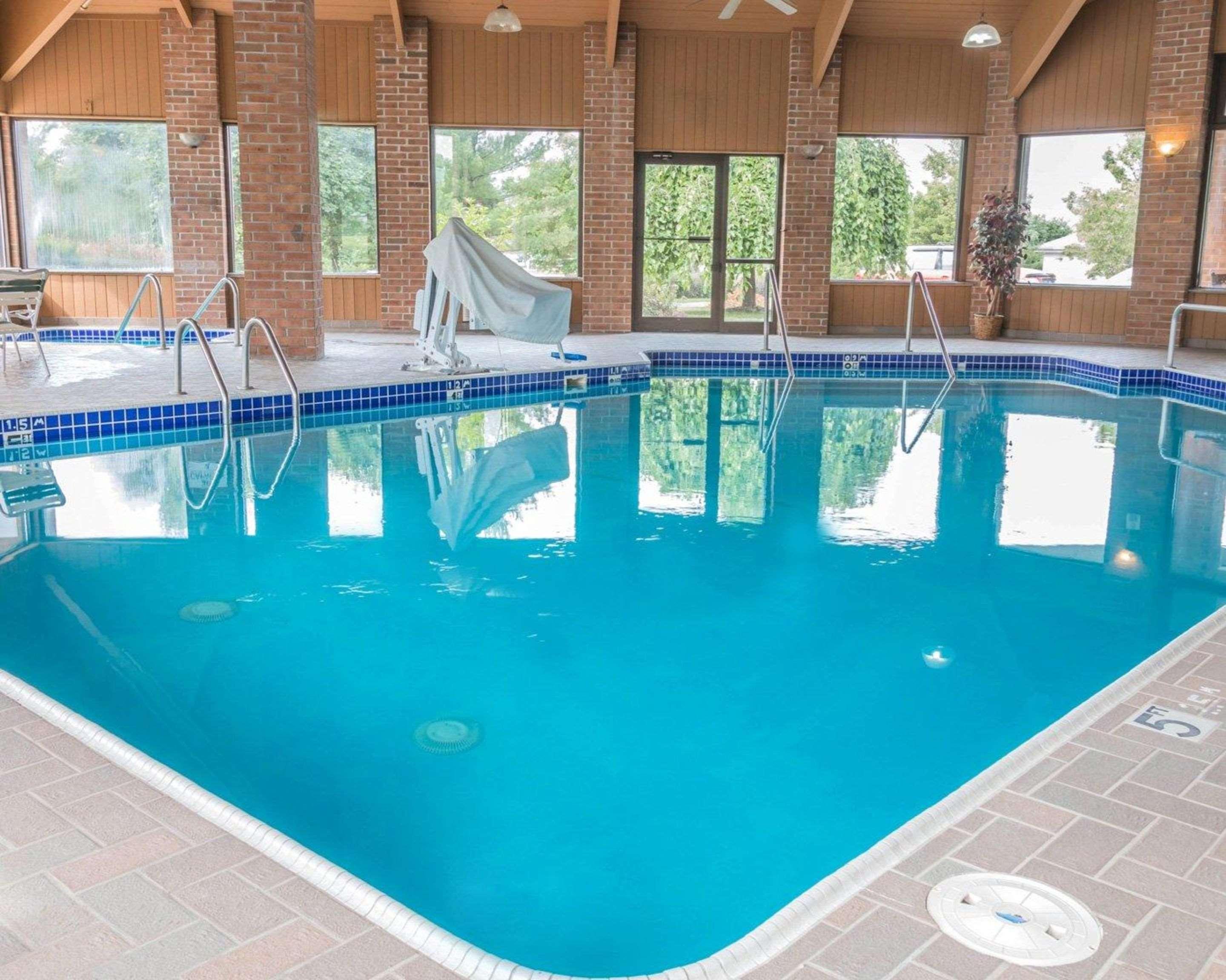 Quality Inn Grand Rapids North Walker Bagian luar foto