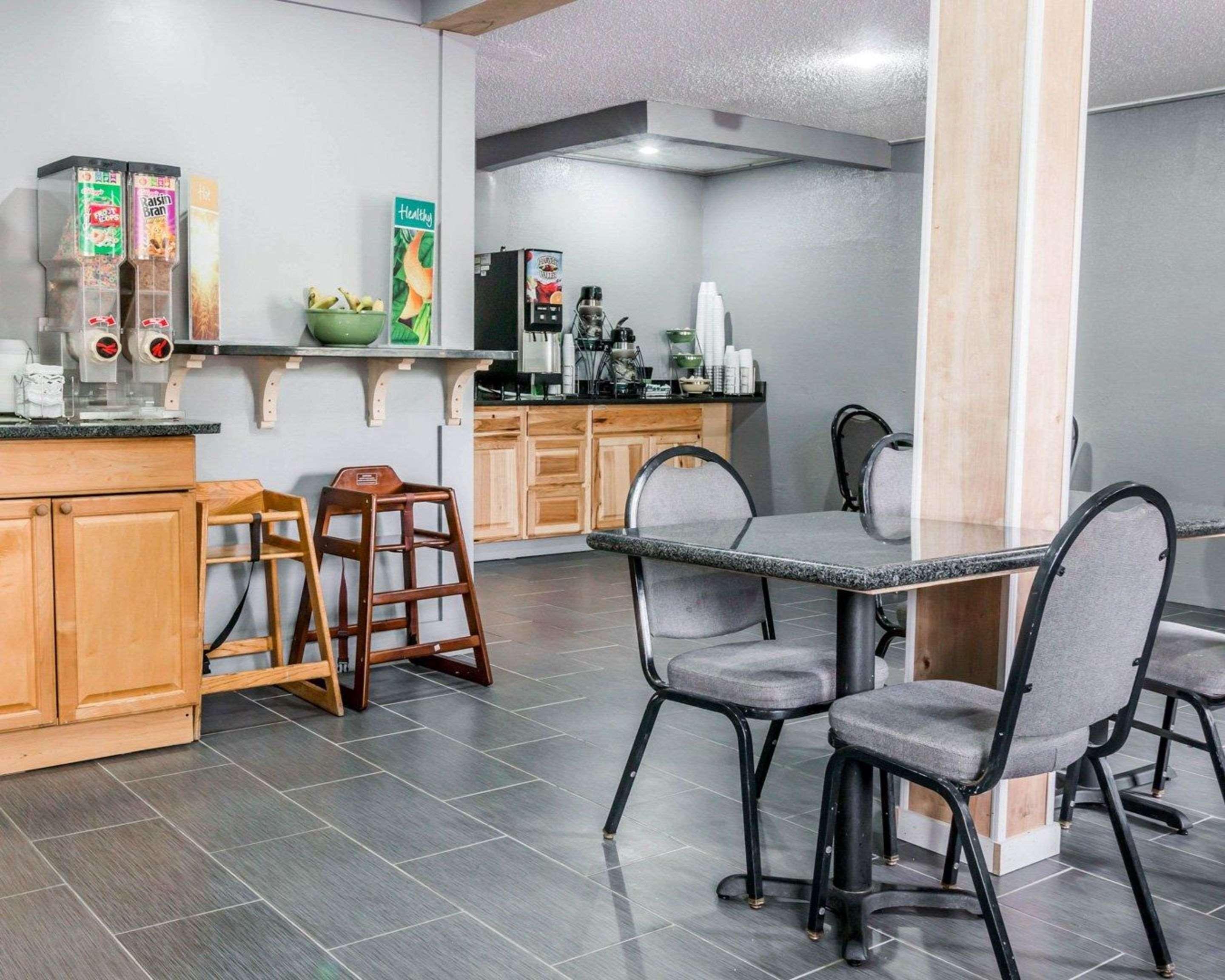 Quality Inn Grand Rapids North Walker Bagian luar foto