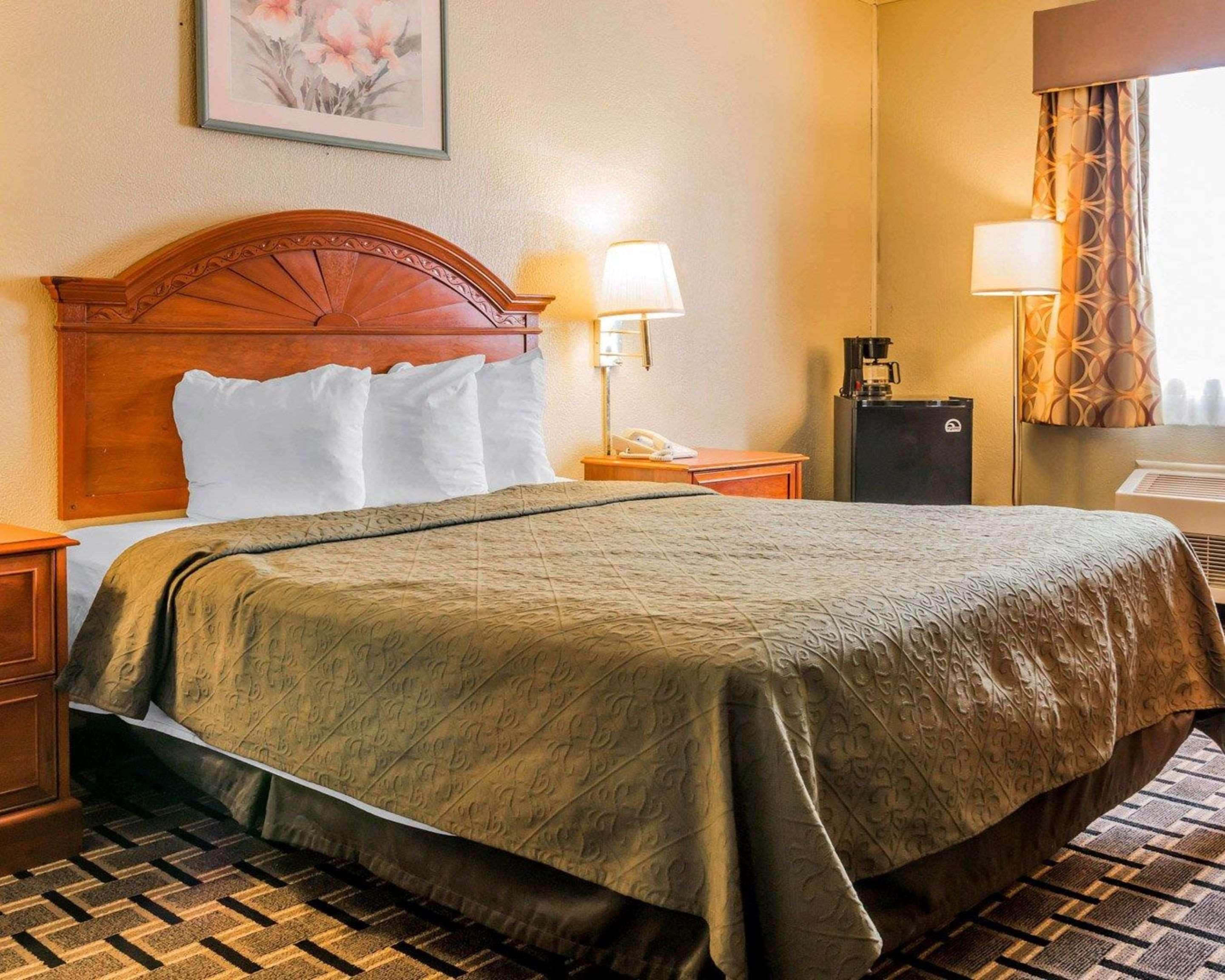 Quality Inn Grand Rapids North Walker Bagian luar foto