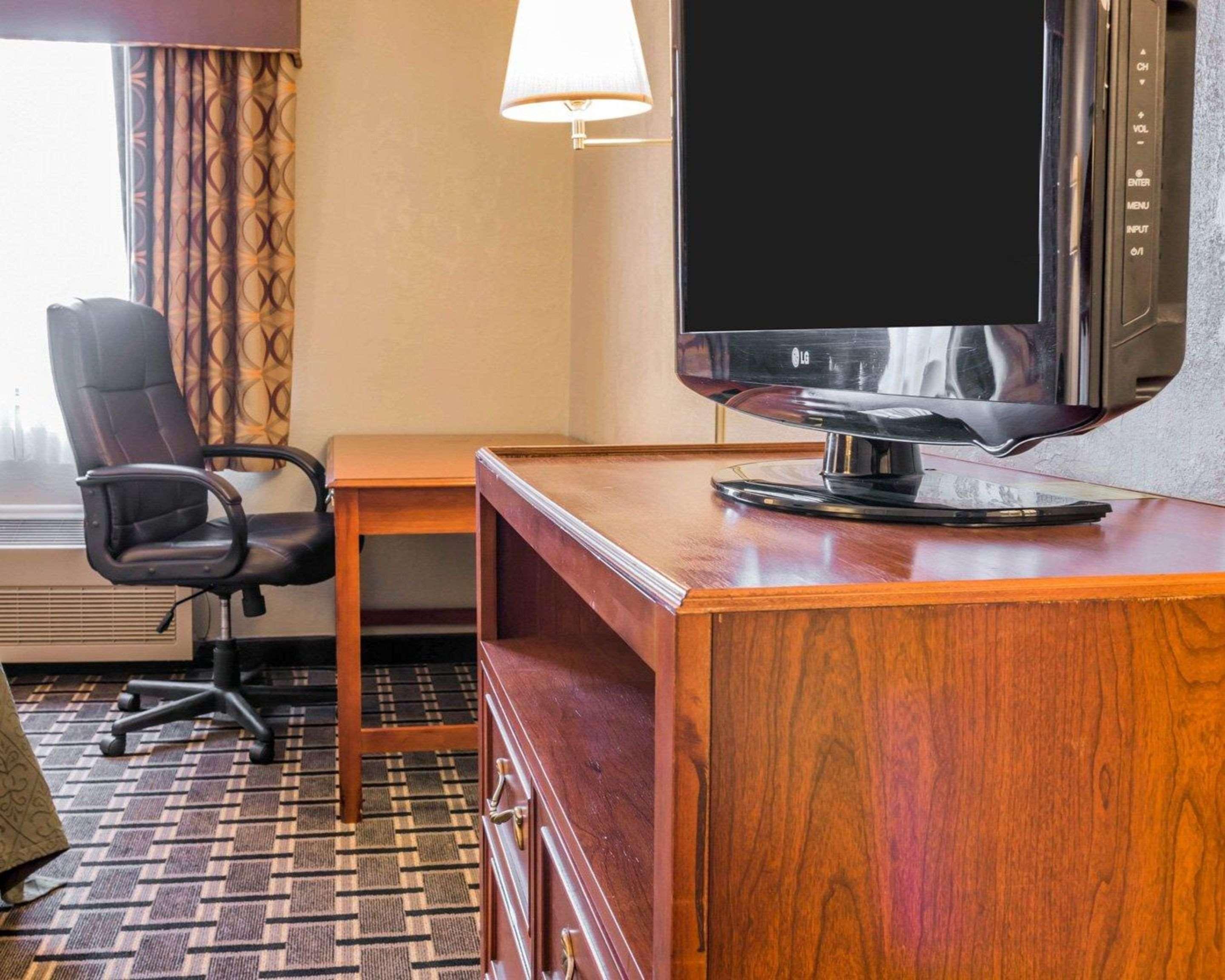 Quality Inn Grand Rapids North Walker Bagian luar foto