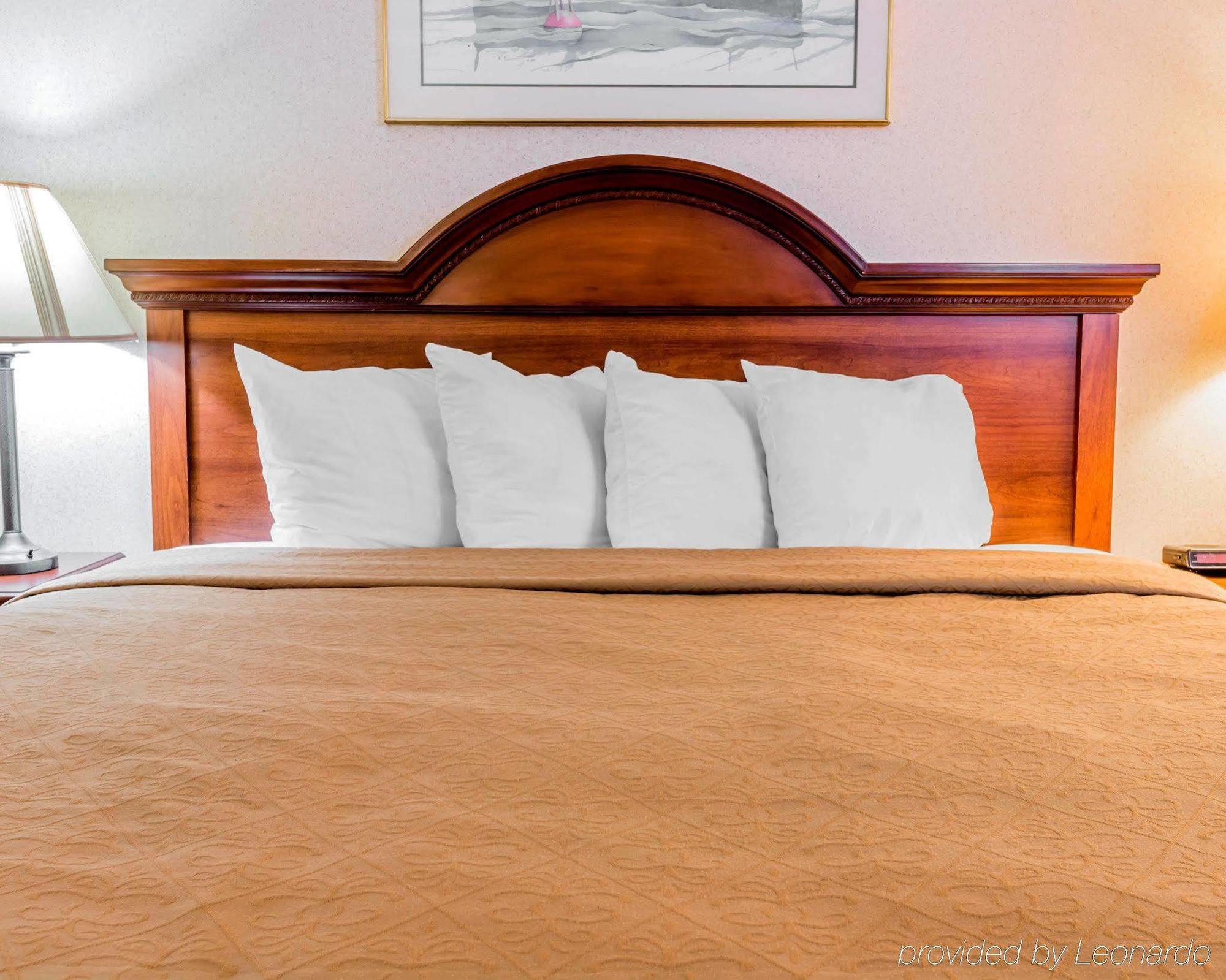 Quality Inn Grand Rapids North Walker Bagian luar foto