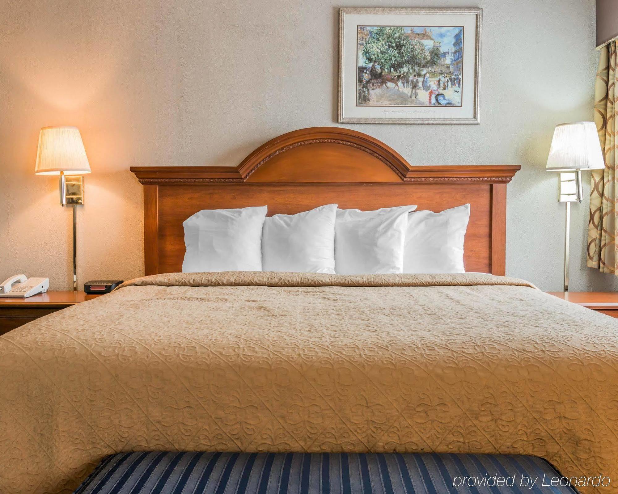 Quality Inn Grand Rapids North Walker Bagian luar foto